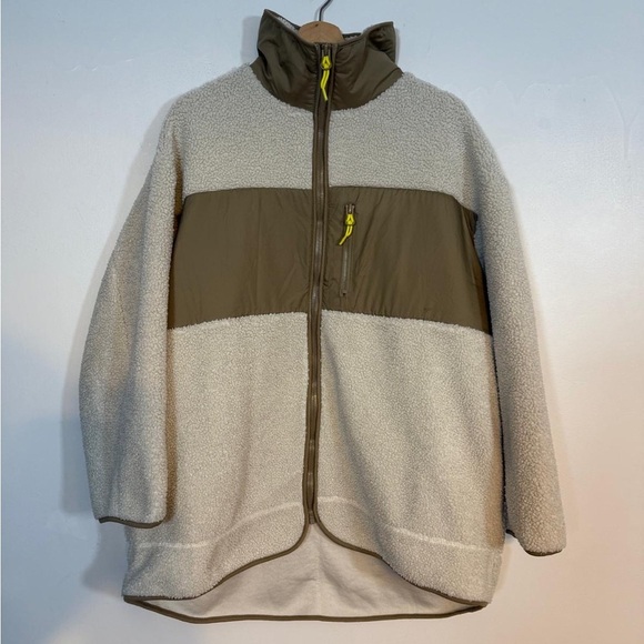 H&M Sherpa Fleece Jacket with Nylon Panel & Neon Zipper Pull – Size L - Picture 2 of 8